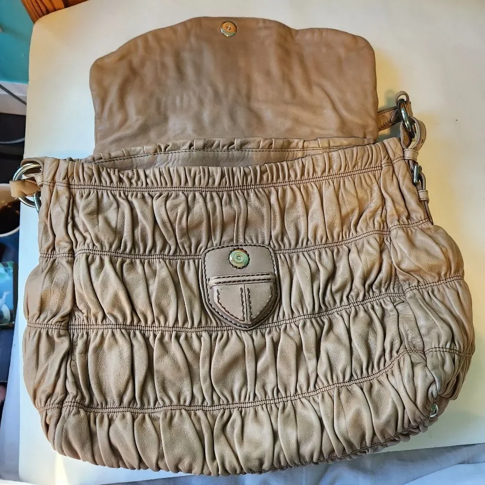PRADA MATELASSÉ Leather Flap Hobo bag in GUC